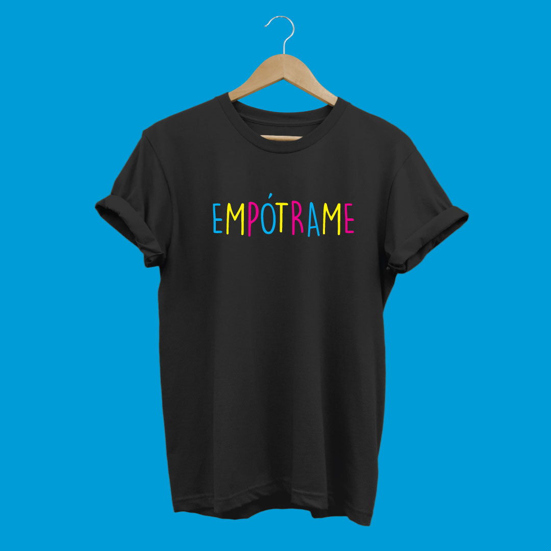 Camiseta orgullo LGTBI, camiseta empótrame negra con letras de colores